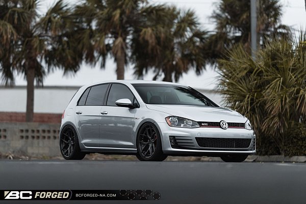 Фото дисков BC Forged HCS21 Глянцевый темный лак на Volkswagen Golf VII