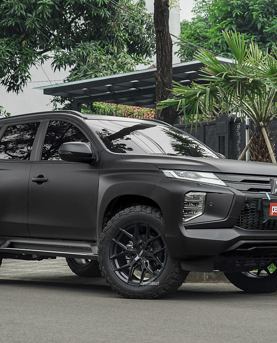 Фото дисков HF6-4 Черный сатин на Mitsubishi Pajero Sport III
