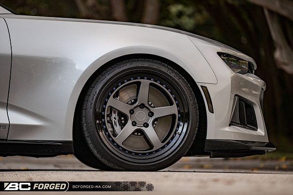 Фото дисков BC Forged LE05 // MLE05 Матовый графит на Chevrolet Camaro VI