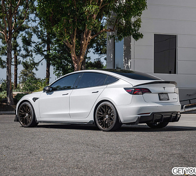 Фото дисков HRE FF28 на Tesla Model 3