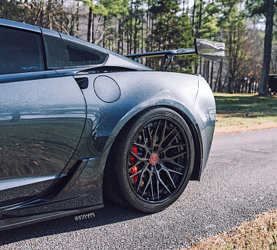 Фото дисков Strasse Wheels SV10M Deep Concave FS на Chevrolet Corvette C7