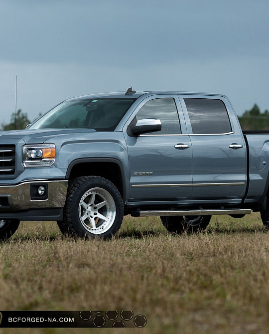 Фото дисков LE61 // MLE61 Глянцевый лак на GMC Sierra III
