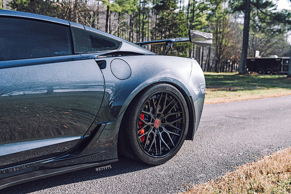Фото дисков Strasse Wheels SV10M Deep Concave FS Другой цвет на Chevrolet Corvette C7