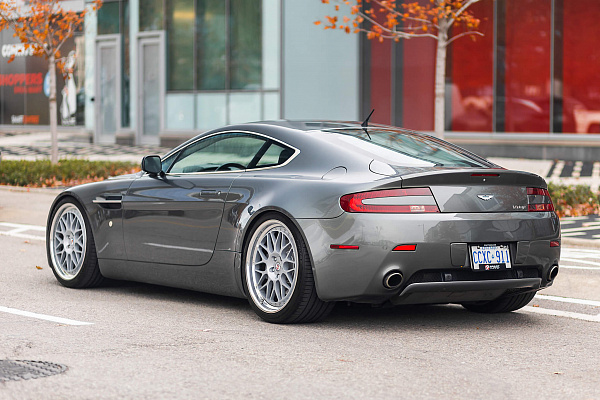 Фото дисков HRE 300 Серебро на Aston Martin Vantage 3