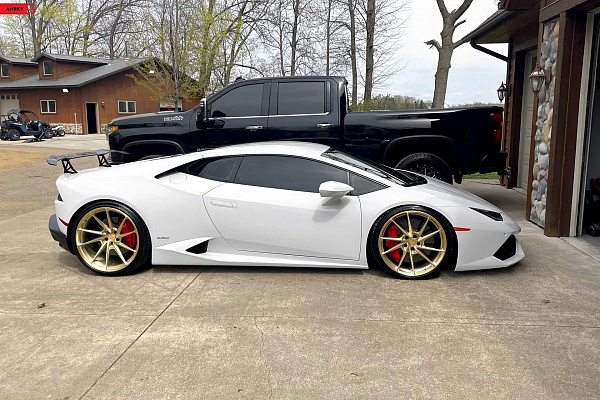 Фото дисков Anrky AN13 Глянцевое золото на Lamborghini Huracan
