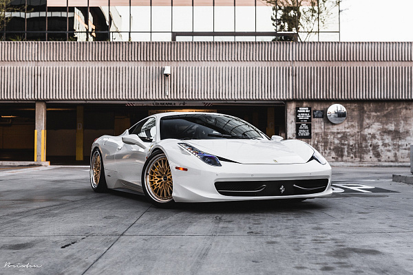 Фото дисков Brixton Forged HS1 Сатиновое золото на Ferrari 458