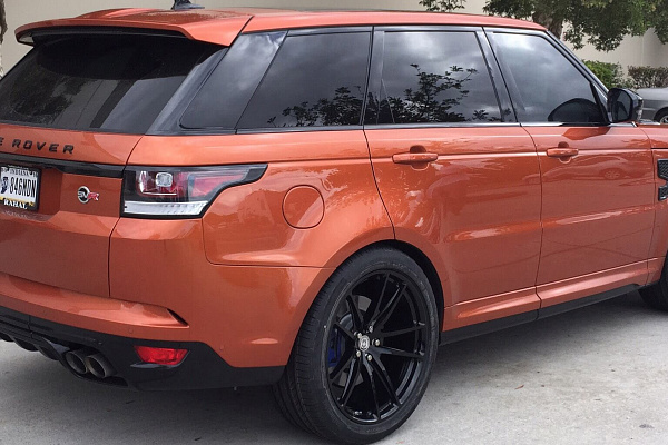Фото дисков HRE P104 Черный глянец на Land Rover Range Rover Sport II