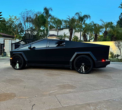 Фото дисков Giovanna Amur на Tesla Cybertruck