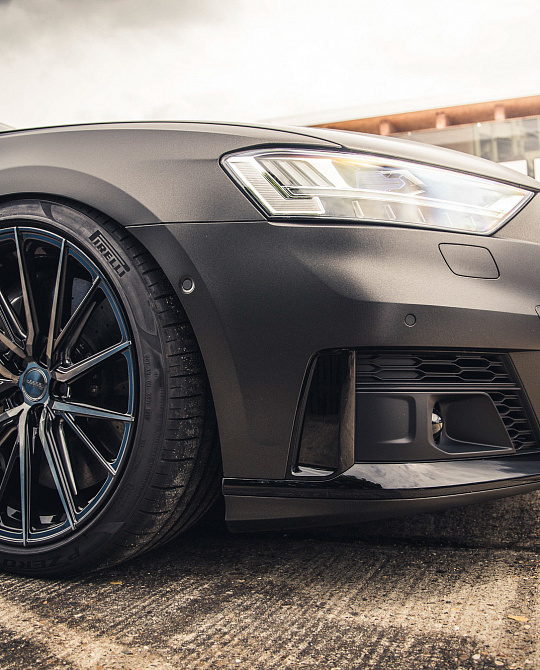 Фото дисков HF-4T Глянцевый темный лак на Audi A/S 8 (D5)