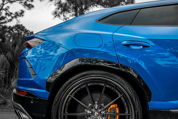 Фото дисков Anrky AN38 Глянцевый темный лак на Lamborghini Urus