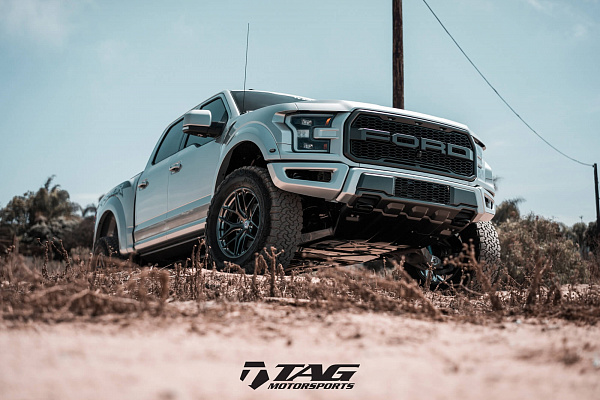 Фото дисков HRE P161 Глянцевый темный лак на Ford F-150 XIII