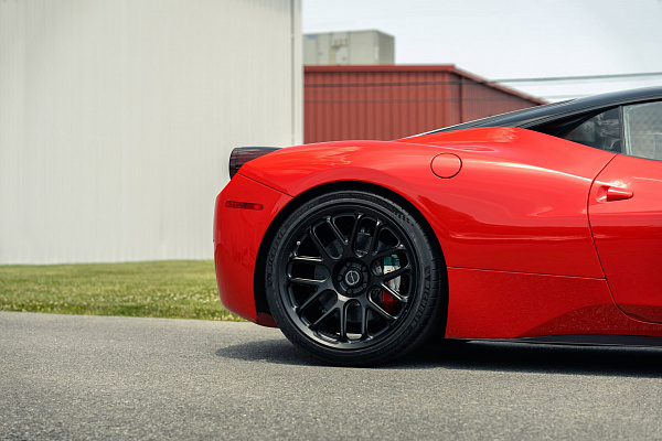 Фото дисков Brixton Forged TR08 Черный сатин на Ferrari 458