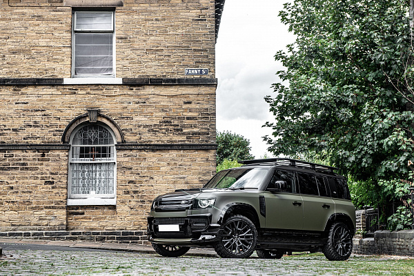 Фото дисков Kahn RS 3.0 Черный сатин на Land Rover Defender II