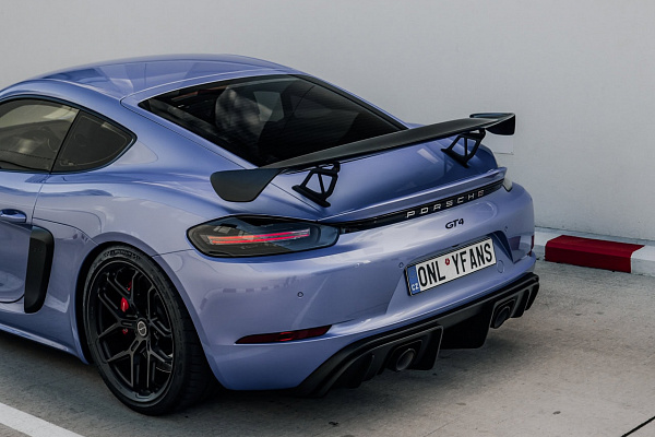 Фото дисков Brixton Forged PF7-RS Черный сатин на Porsche Cayman III
