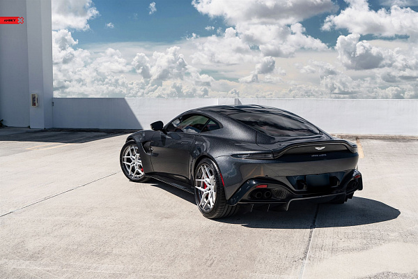 Фото дисков Anrky S3-X4 Сатиновый лак на Aston Martin Vantage 4