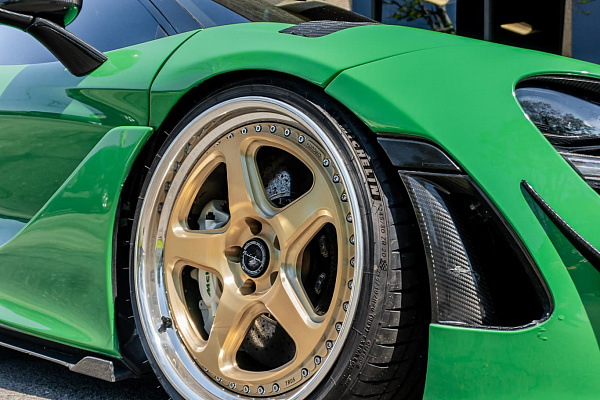 Фото дисков Brixton Forged TR05 Глянцевая шампань на McLaren 720S
