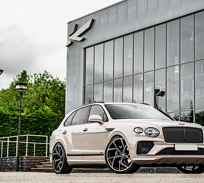 Фото дисков Kahn Type 54 на Bentley Bentayga