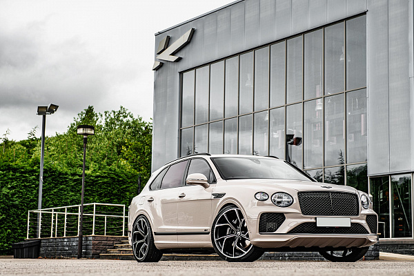 Фото дисков Kahn Type 54 Алмазная проточка на Bentley Bentayga