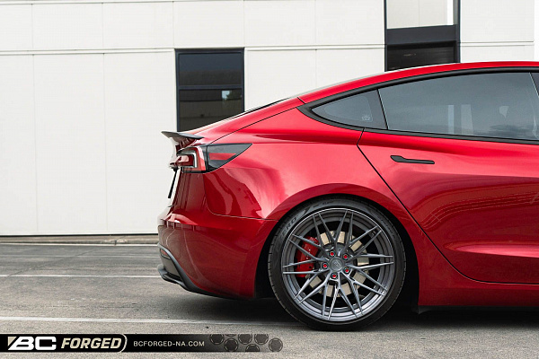 Фото дисков BC Forged HCA675 Сатиновый тонированный лак на Tesla Model 3