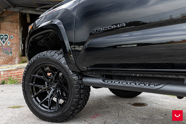 Фото дисков Vossen HF6-4 Черный глянец на Toyota Tacoma III