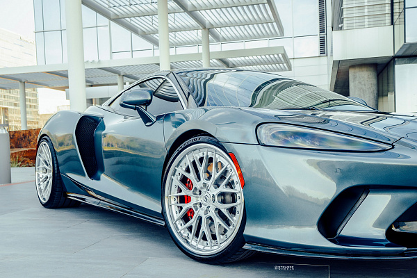 Фото дисков Strasse Wheels SV10M Deep Concave FS Глянцевый лак на McLaren 650S
