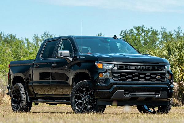 Фото дисков 4PLAY 4P83 Черный глянец на Chevrolet Silverado IV