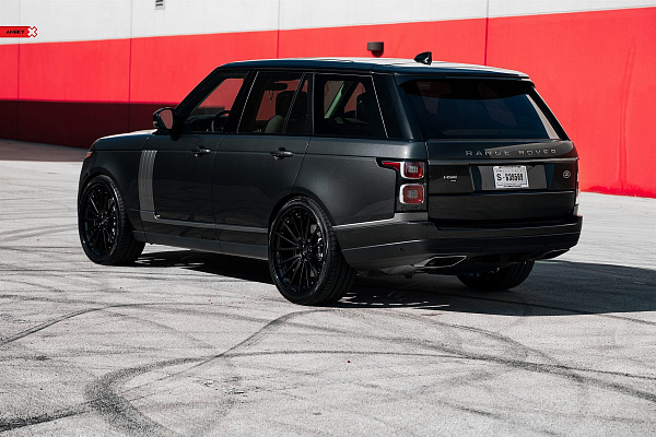 Фото дисков Anrky AN39 Черный глянец на Range Rover IV
