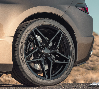 Фото дисков MRR M755 на Chevrolet Corvette C8