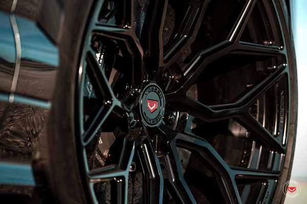 Фото дисков Vossen S17-01 Черный глянец на Lamborghini Urus