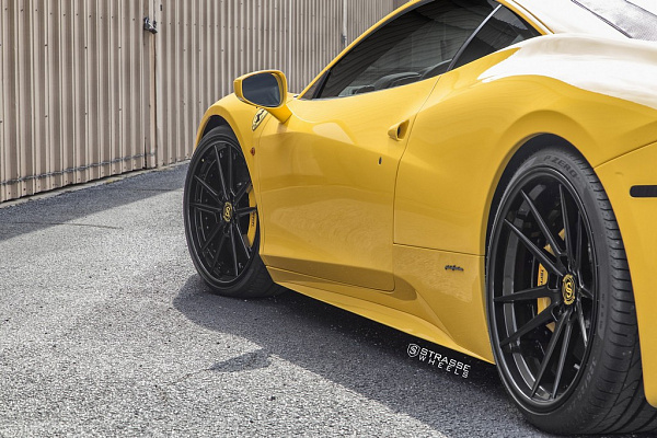 Фото дисков Strasse Wheels SV1 Deep Concave FS Черный сатин на Ferrari 458