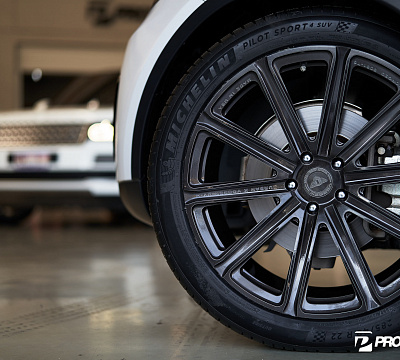 Фото дисков Vossen UV-2 на Land Rover Discovery V