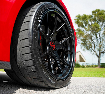 Фото дисков Strasse Wheels SM5R Deep Concave FS на Chevrolet Corvette C7