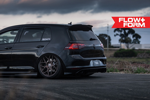 Фото дисков HRE FF01 Сатиновая темная бронза на Volkswagen Golf VII