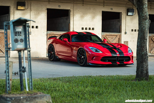 Фото дисков HRE R161 Lightweight Черный глянец на Dodge Viper