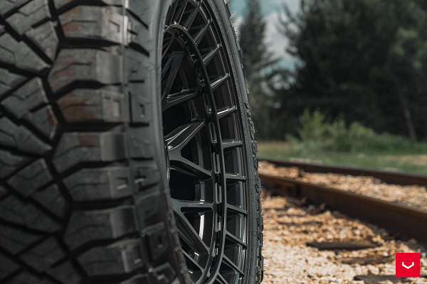 Фото дисков Vossen HFX-1 (8-Lug) Черный сатин на Ram 1500 V