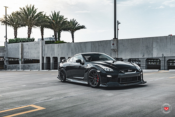 Фото дисков Vossen EVO-2R Глянцевый темный лак на Nissan GT-R