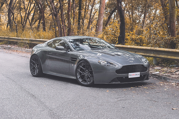 Фото дисков Brixton Forged CM5-R Сатиновый темный лак на Aston Martin Vantage 3