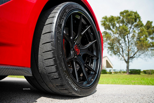 Фото дисков Strasse Wheels SM5R Deep Concave FS Черный матовый на Chevrolet Corvette C7