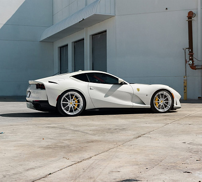 Фото дисков Anrky AN28 на Ferrari 812