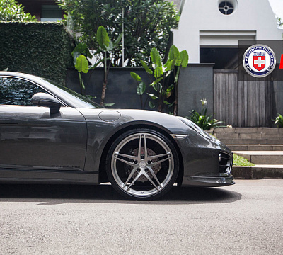 Фото дисков HRE P107 на Porsche Cayman II