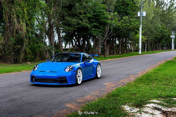 Фото дисков Anrky AN27 Белый глянец на Porsche 911 VIII