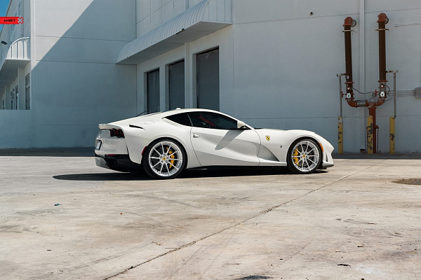 Фото дисков Anrky AN28 Полированный лак на Ferrari 812