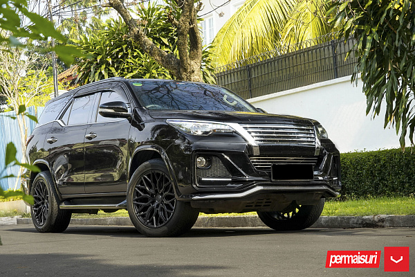 Фото дисков Vossen HF6-3 Сатиновый графит на Toyota Fortuner II