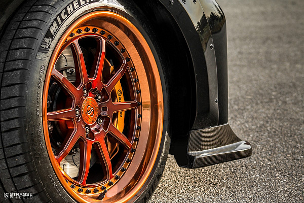 Фото дисков Strasse Wheels R10 Competition Другой цвет на Nissan GT-R