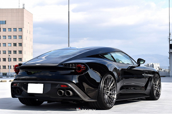 Фото дисков Anrky RS3.2 Глянцевый темный лак на Aston Martin Zagato