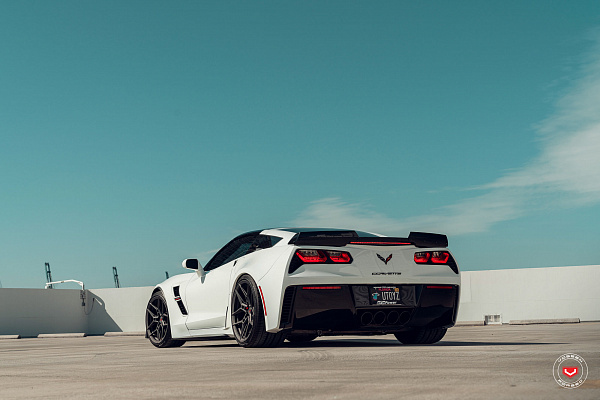 Фото дисков Vossen EVO-4R Сатиновый графит на Chevrolet Corvette C7