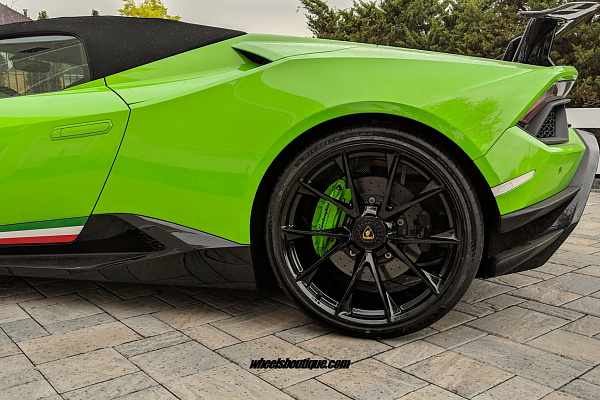Фото дисков HRE P204 Черный глянец на Lamborghini Huracan