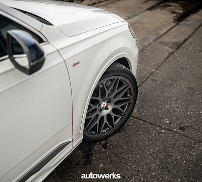 Фото дисков HRE 300M на Audi Q7 (4M)