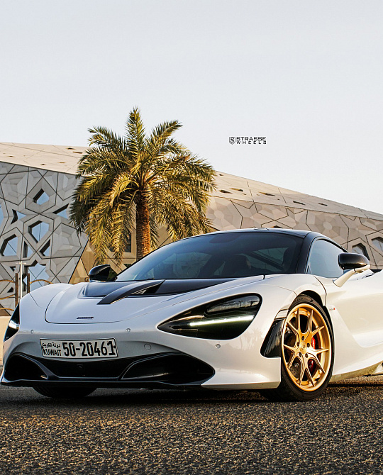 Фото дисков SM5R Deep Concave FS Сатиновое золото на McLaren 720S