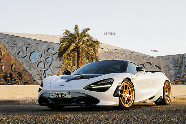 Фото дисков Strasse Wheels SM5R Deep Concave FS Сатиновое золото на McLaren 720S